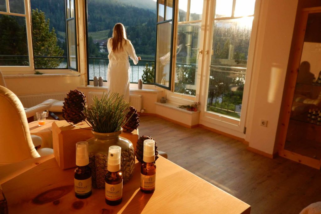 Care products made from Swiss stone pine oil and spa treatments are offered at the Romantik Seehotel Jägerwirt.