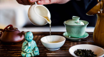 Die richtige Teezubereitung erfordert besondere Kenntnisse. ©Roamntikhotels